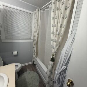 “Grandmillennial” Curtains w/ pullbacks